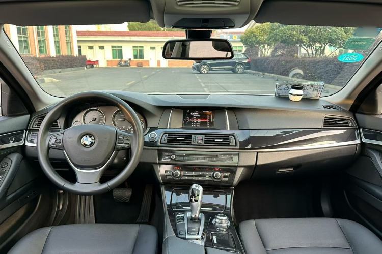 Used BMW 5 Series 2014 520i Touring Edition Interior 5