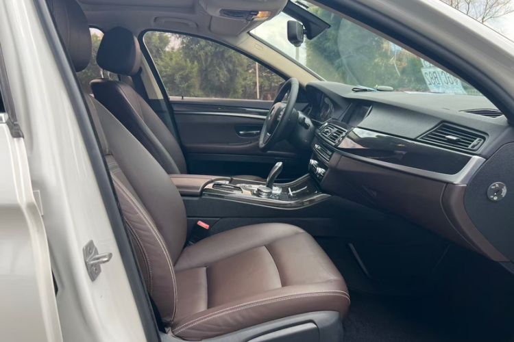 Used BMW 5 Series 2014 525Li Luxury Design Package Interior 5