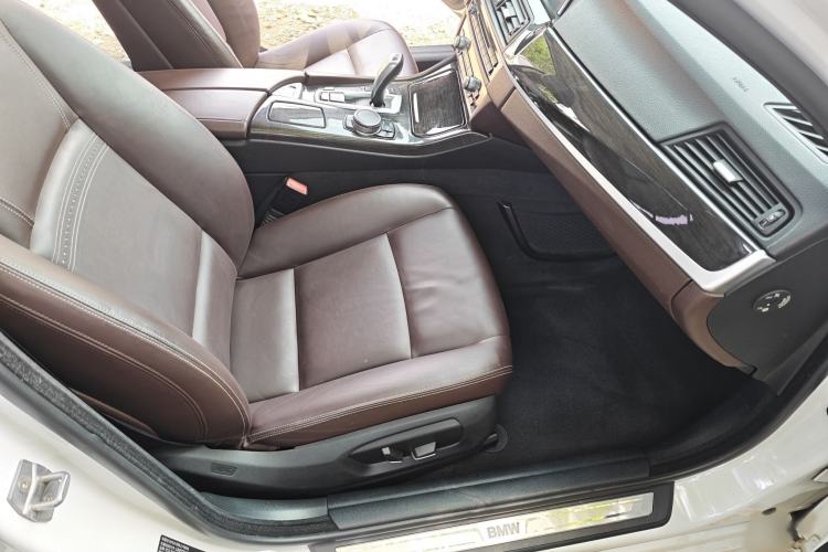 Used BMW 5 Series 2014 525Li Luxury Design Package Interior 5