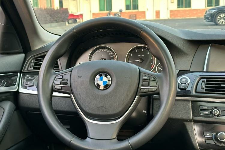 Used BMW 5 Series 2014 520i Touring Edition Interior 6