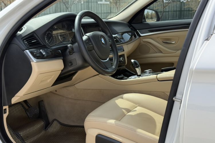 Used BMW 5 Series 2014 525Li Luxury Design Package Interior 6