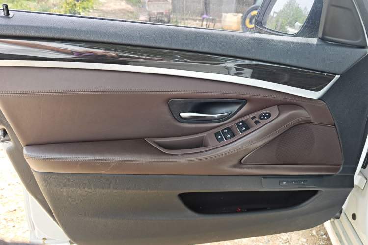 Used BMW 5 Series 2014 525Li Luxury Design Package Interior 6