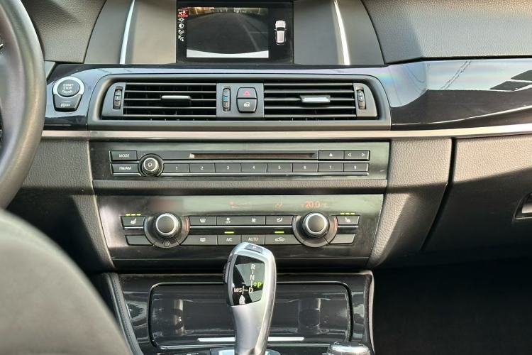Used BMW 5 Series 2014 520i Touring Edition Interior 7