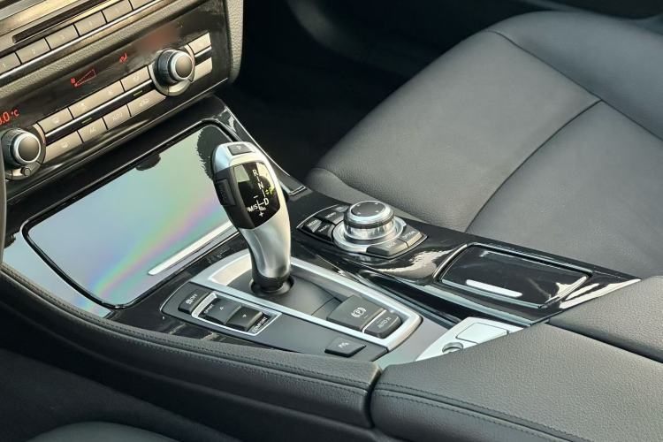 Used BMW 5 Series 2014 520i Touring Edition Interior 8
