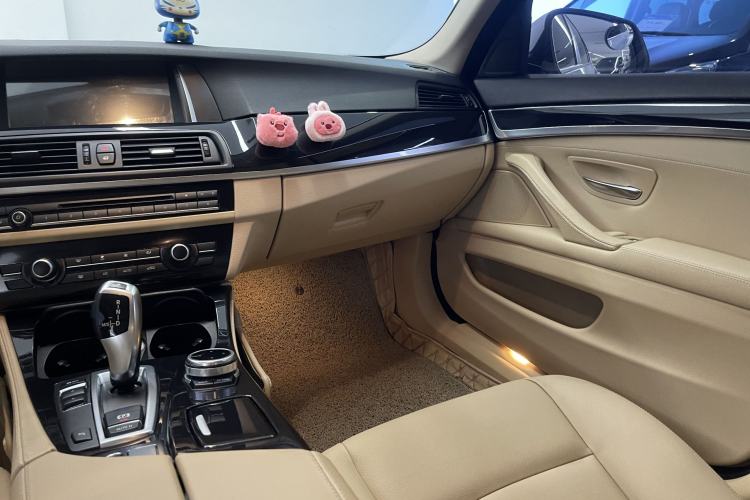 Used BMW 5 Series 2014 520Li Elegant Model Interior 9