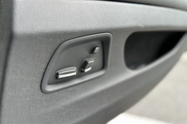 Used BMW 5 Series 2014 525Li Luxury Design Package Interior 9