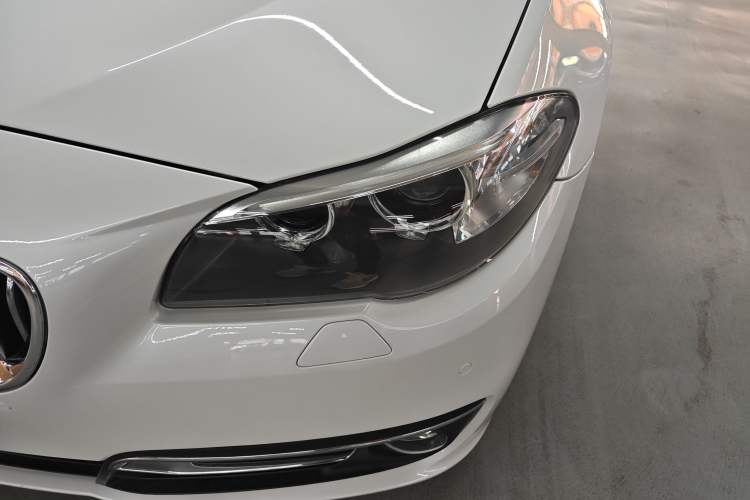 Used BMW 5 Series 2014 525Li Luxury Design Package Left Front Headlight