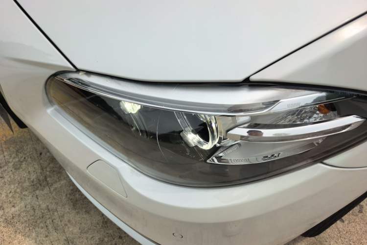 Used BMW 5 Series 2014 525Li Luxury Design Package Left Front Headlight