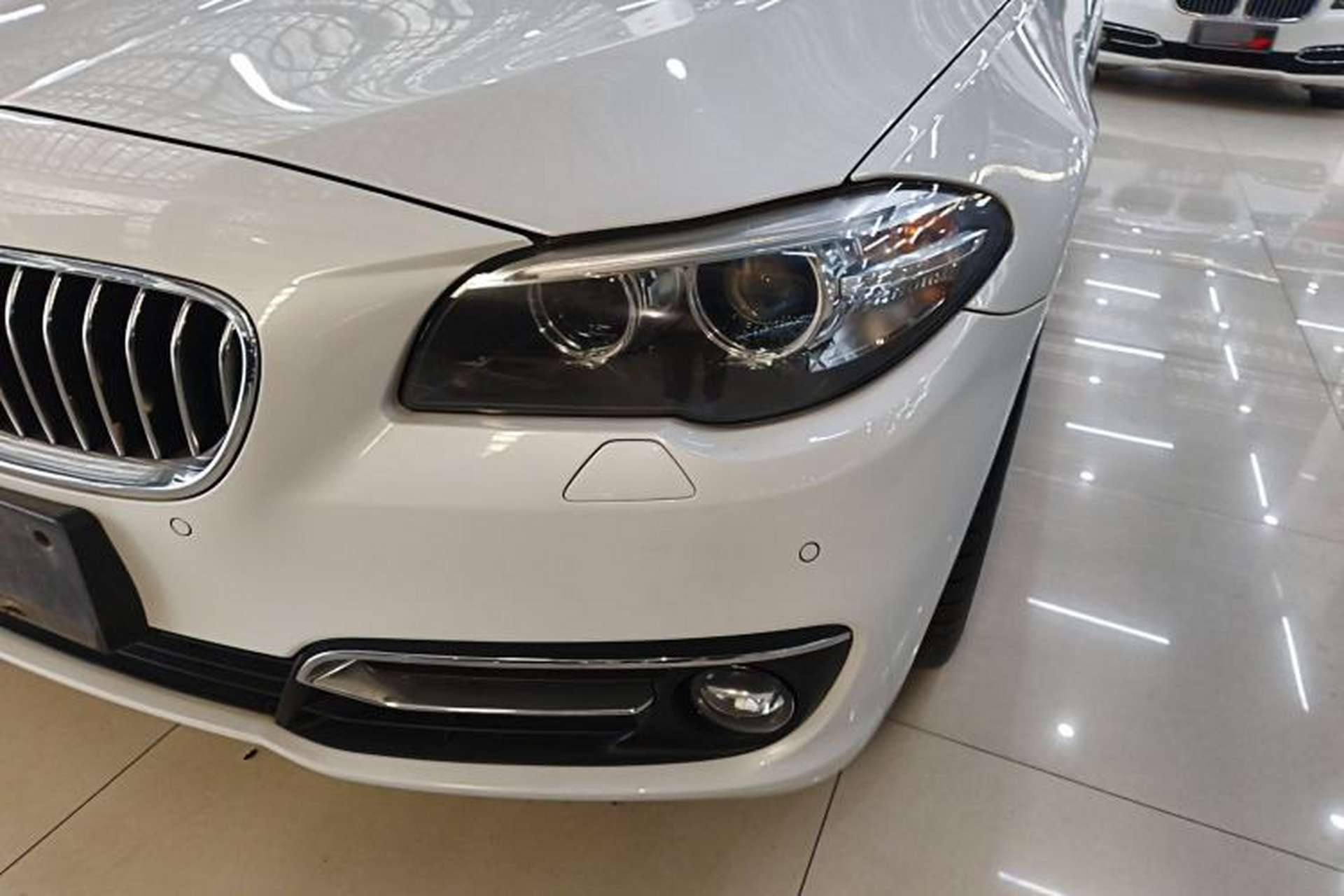 Used BMW 5 Series 2014 525Li Luxury Design Package Left Front Headlight