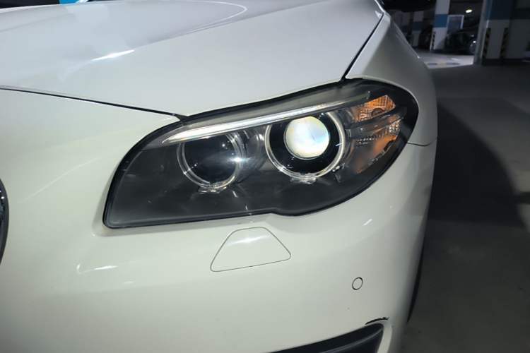 Used BMW 5 Series 2014 525Li Luxury Design Package Left Front Headlight