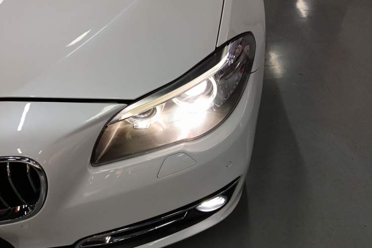 Used BMW 5 Series 2014 525Li Luxury Design Package Left Front Headlight