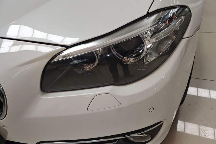 Used BMW 5 Series 2014 525Li Luxury Design Package Left Front Headlight