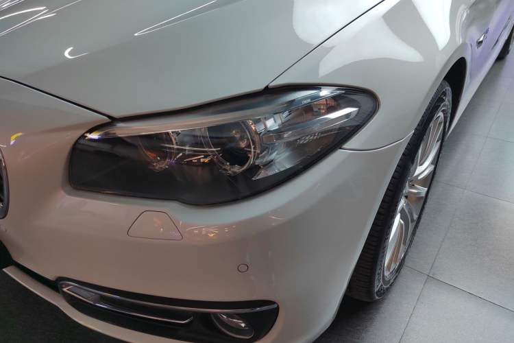 Used BMW 5 Series 2014 525Li Luxury Design Package Left Front Headlight