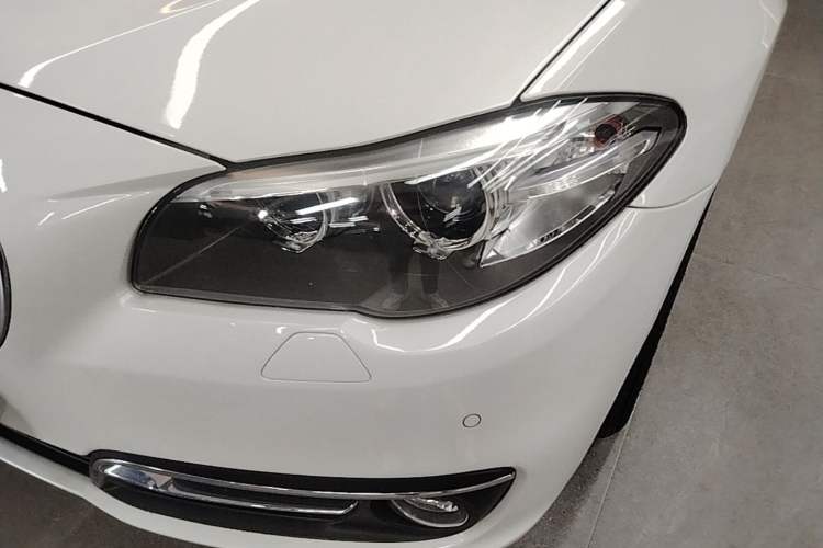 Used BMW 5 Series 2014 525Li Luxury Design Package Left Front Headlight