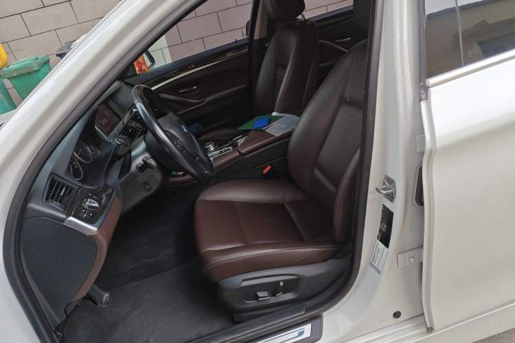 Used BMW 5 Series 2014 525Li Luxury Design Package Left Front Seat