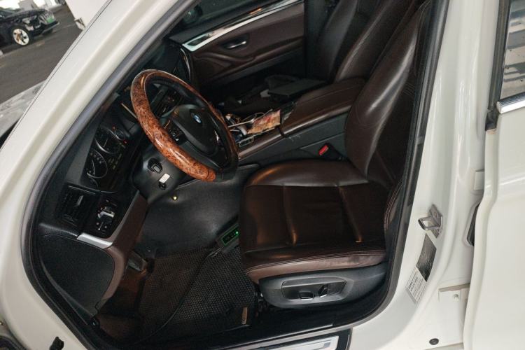 Used BMW 5 Series 2014 525Li Luxury Design Package Left Front Seat