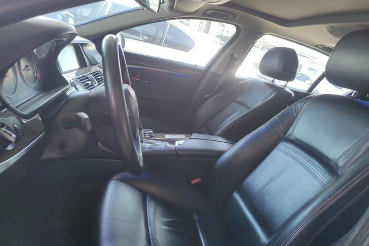 Used BMW 5 Series 2014 525Li Luxury Design Package Left Front Seat
