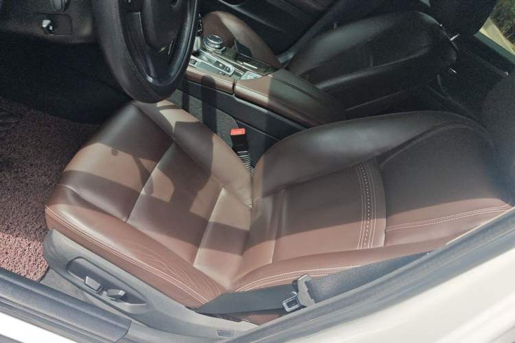 Used BMW 5 Series 2014 525Li Luxury Design Package Left Front Seat