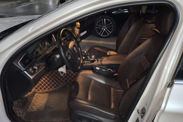 Used BMW 5 Series 2014 525Li Luxury Design Package Left Front Seat