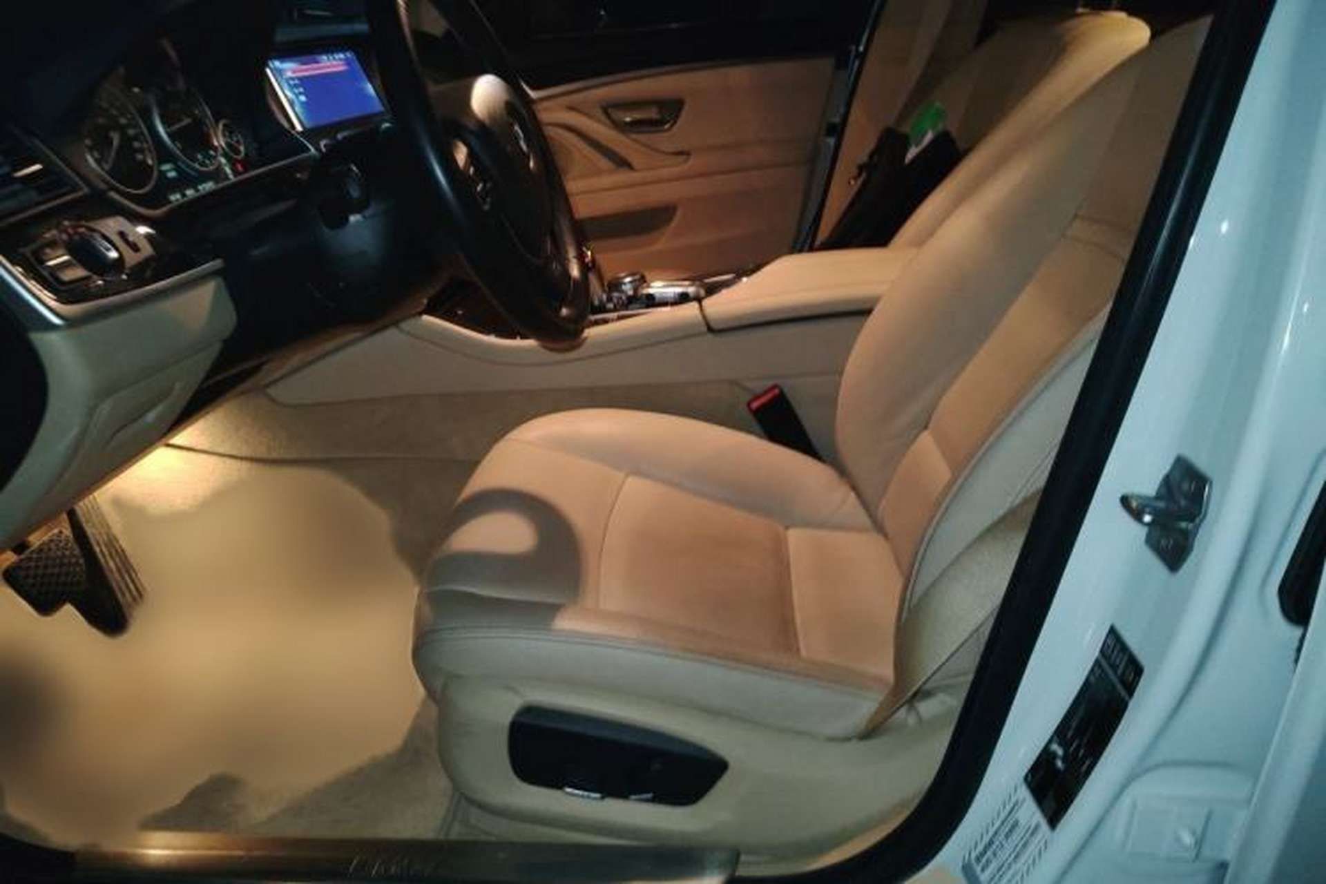 Used BMW 5 Series 2014 525Li Luxury Design Package Left Front Seat