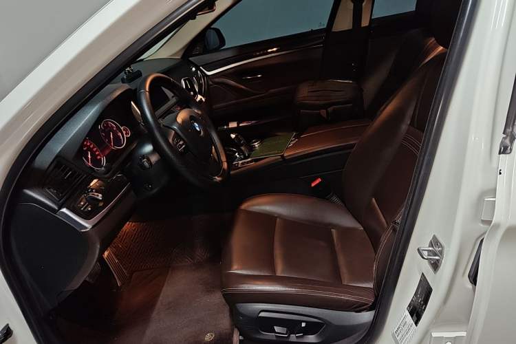 Used BMW 5 Series 2014 525Li Luxury Design Package Left Front Seat