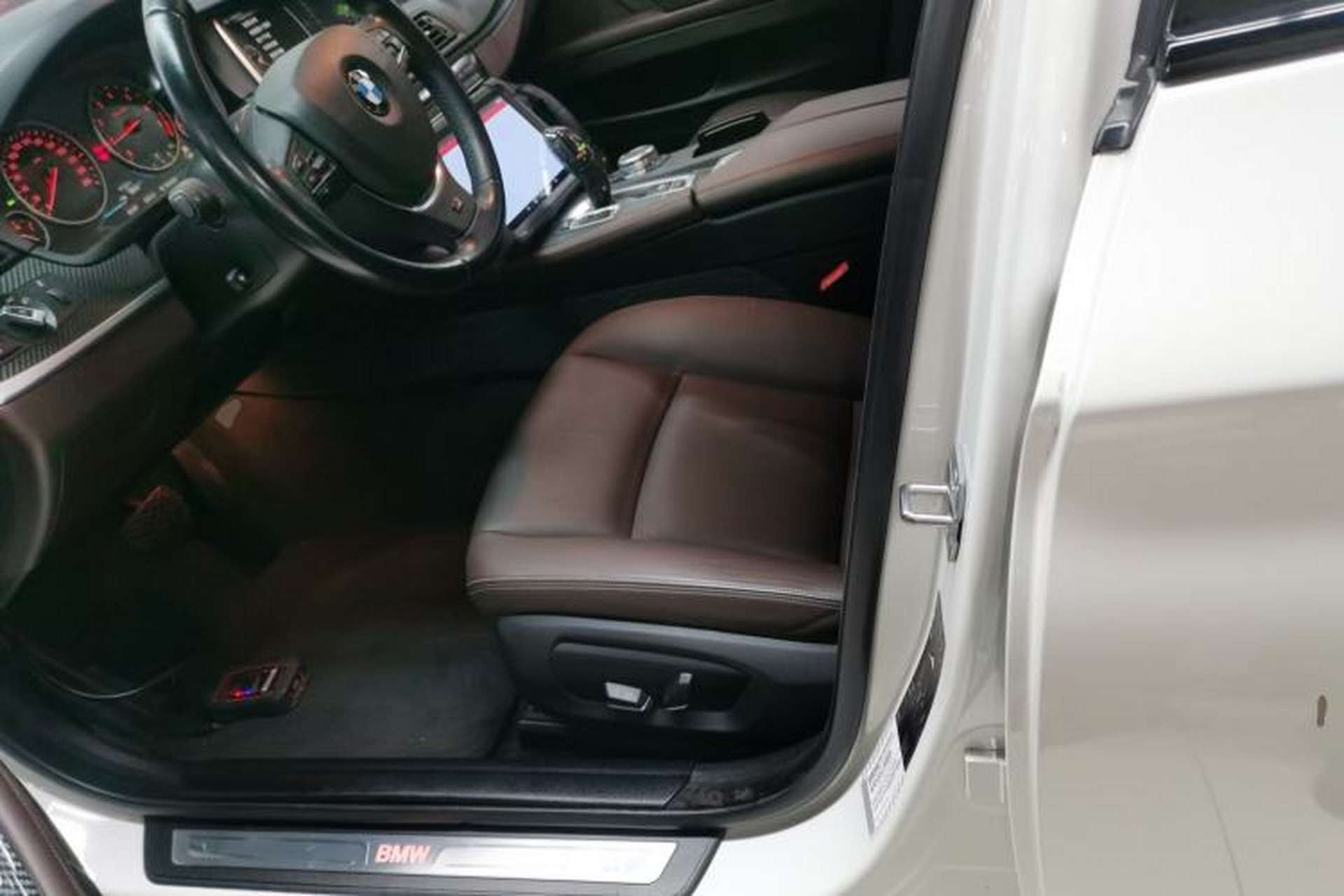 Used BMW 5 Series 2014 525Li Luxury Design Package Left Front Seat