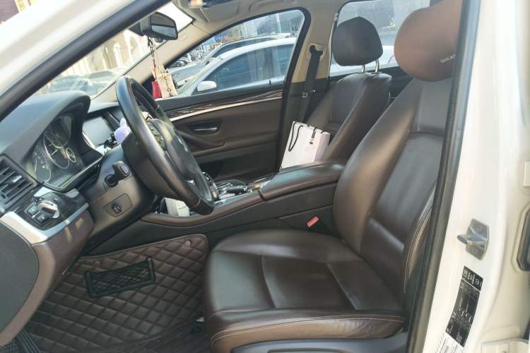 Used BMW 5 Series 2014 525Li Luxury Design Package Left Front Seat