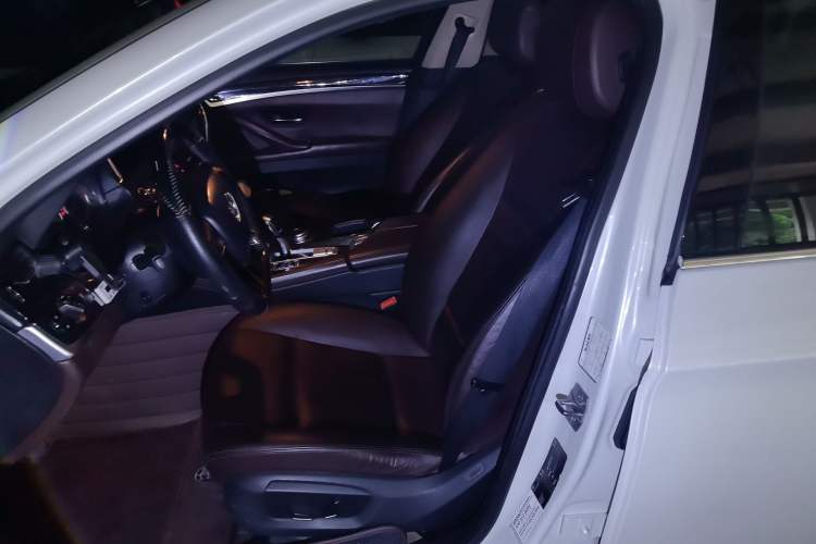 Used BMW 5 Series 2014 525Li Luxury Design Package Left Front Seat