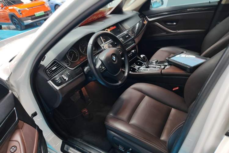 Used BMW 5 Series 2014 525Li Luxury Design Package Left Front Seat