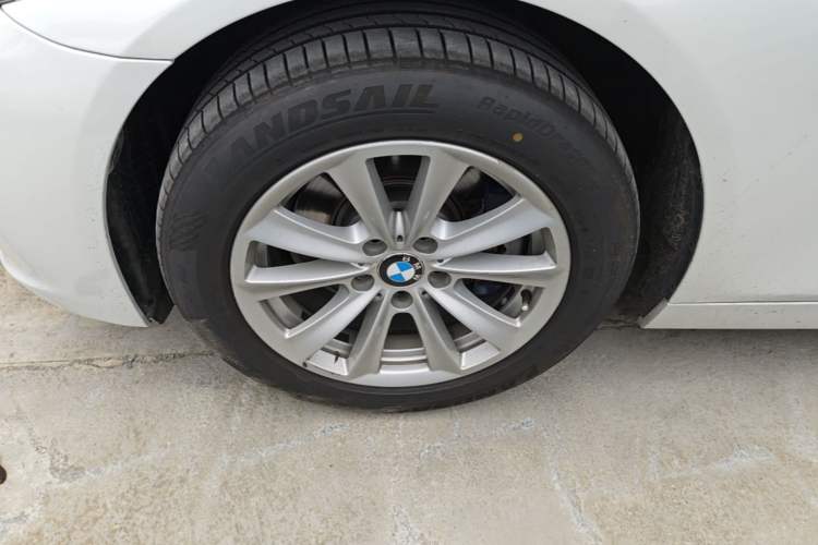 Used BMW 5 Series 2014 520Li Elegant Model Left Front Wheel Hub