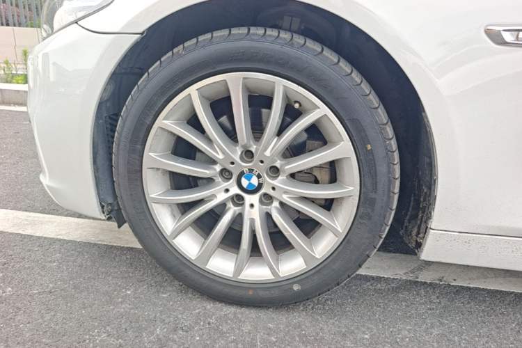 Used BMW 5 Series 2014 525Li Luxury Design Package Left Front Wheel Hub