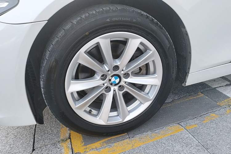 Used BMW 5 Series 2014 520Li Elegant Model Left Front Wheel Hub