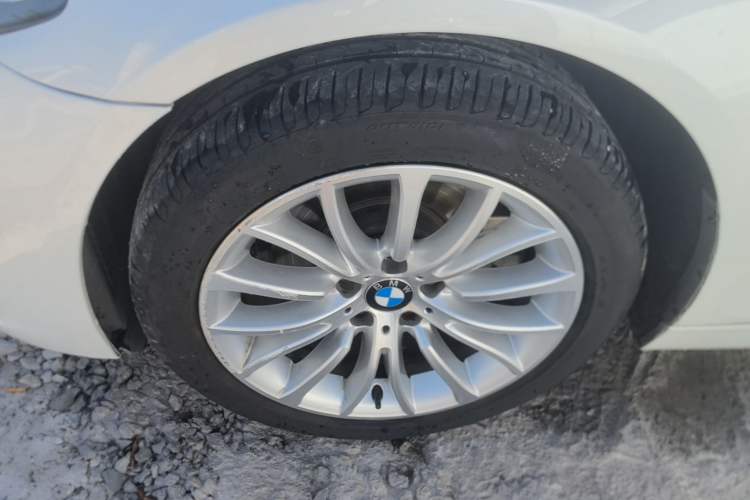 Used BMW 5 Series 2014 525Li Luxury Design Package Left Front Wheel Hub