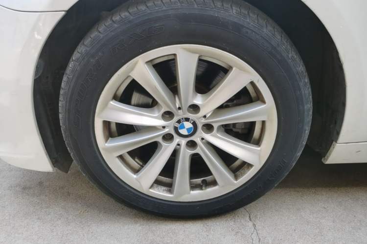 Used BMW 5 Series 2014 520Li Elegant Model Left Front Wheel Hub