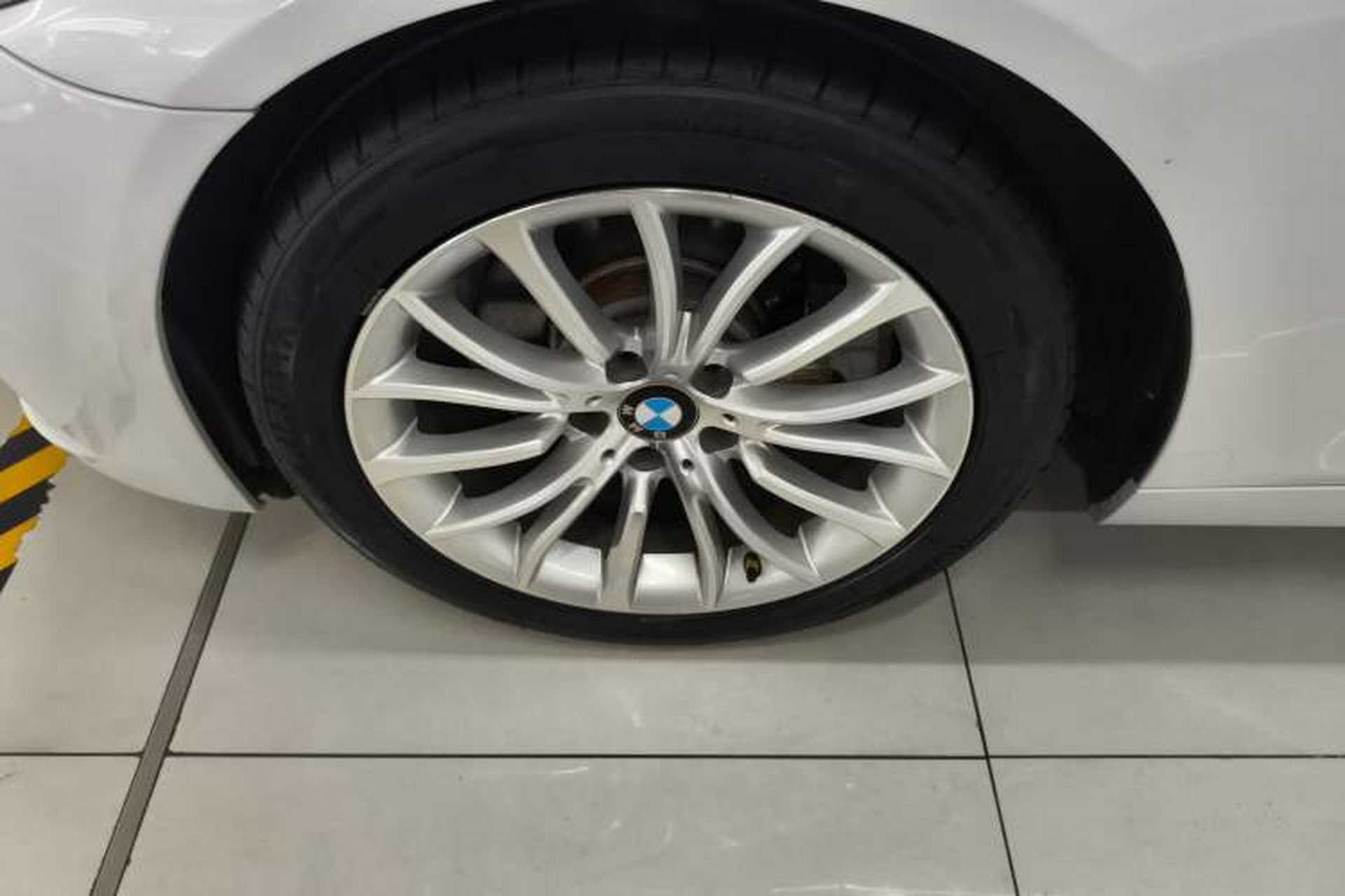 Used BMW 5 Series 2014 525Li Luxury Design Package Left Front Wheel Hub