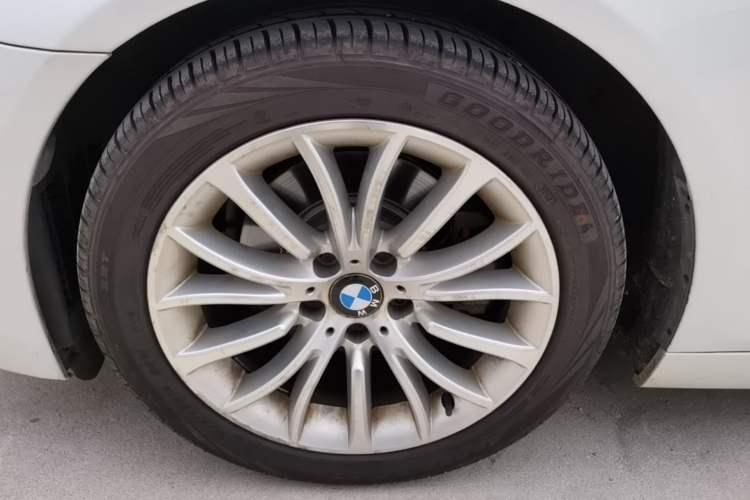 Used BMW 5 Series 2014 525Li Luxury Design Package Left Front Wheel Hub