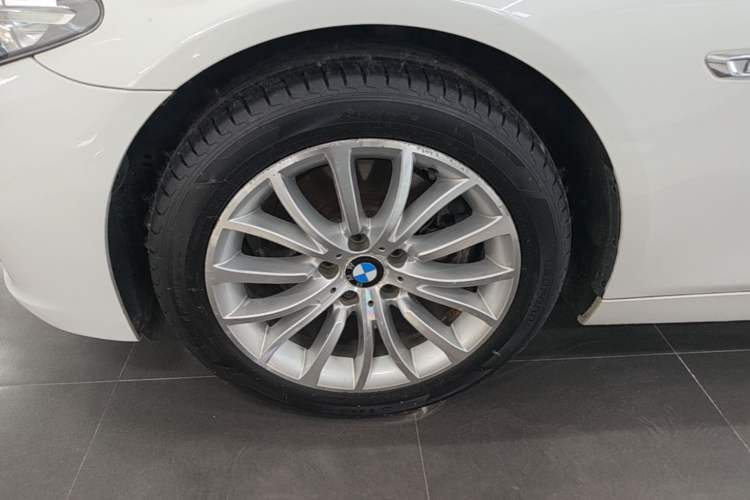 Used BMW 5 Series 2014 525Li Luxury Design Package Left Front Wheel Hub