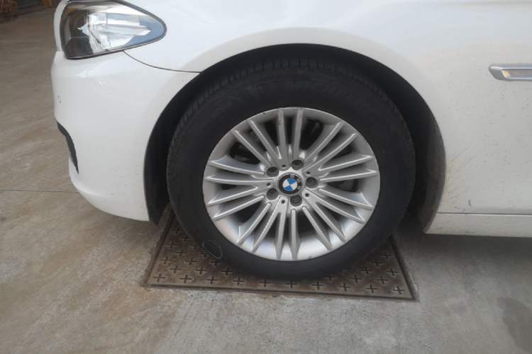 Used BMW 5 Series 2014 525Li Leading Model Left Front Wheel Hub