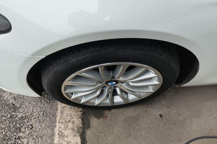 Used BMW 5 Series 2014 525Li Luxury Design Package Left Front Wheel Hub