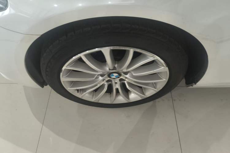 Used BMW 5 Series 2014 525Li Luxury Design Package Left Front Wheel Hub