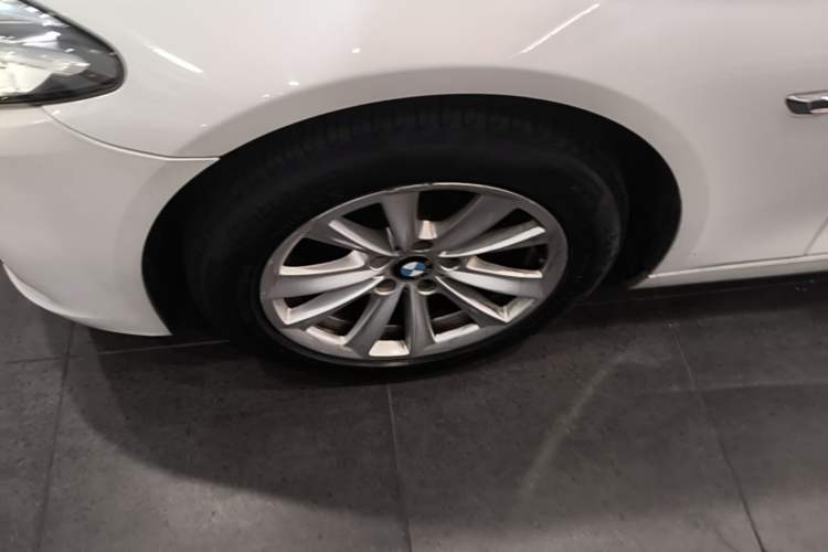 Used BMW 5 Series 2014 520Li Elegant Model Left Front Wheel Hub