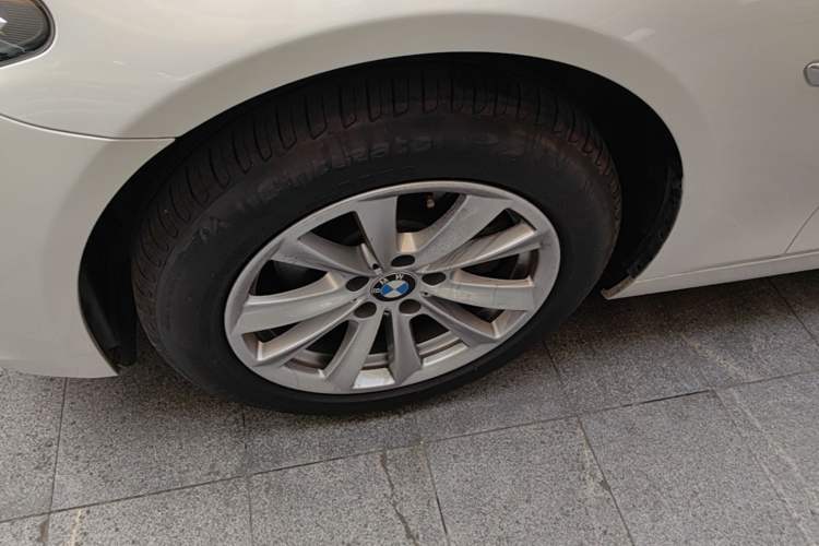 Used BMW 5 Series 2014 520Li Elegant Model Left Front Wheel Hub
