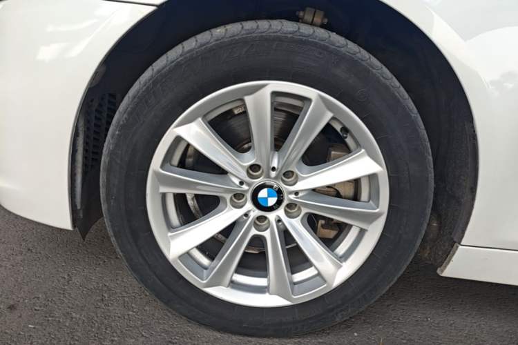 Used BMW 5 Series 2014 520Li Elegant Model Left Front Wheel Hub