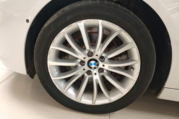 Used BMW 5 Series 2014 525Li Luxury Design Package Left Front Wheel Hub