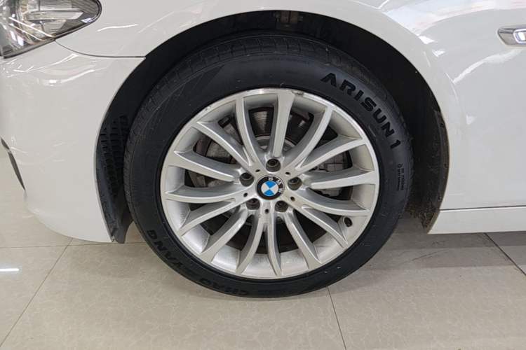 Used BMW 5 Series 2014 525Li Luxury Design Package Left Front Wheel Hub