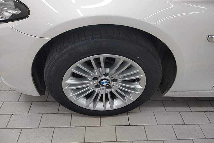 Used BMW 5 Series 2014 525Li Leading Model Left Front Wheel Hub