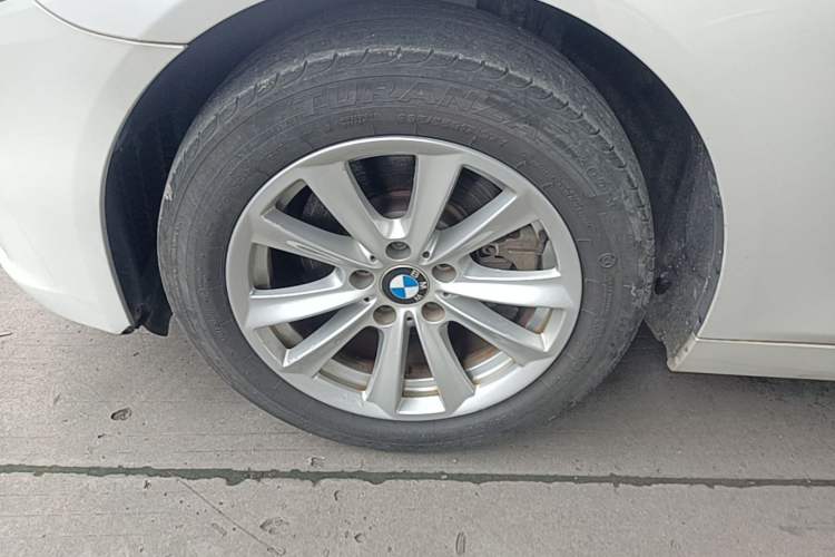 Used BMW 5 Series 2014 520Li Elegant Model Left Front Wheel Hub