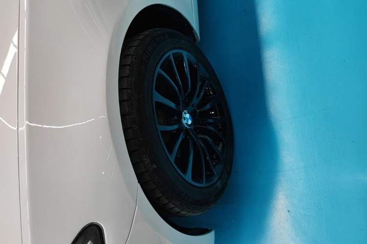 Used BMW 5 Series 2014 525Li Luxury Design Package Left Front Wheel Hub