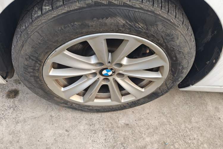 Used BMW 5 Series 2014 520Li Elegant Model Left Front Wheel Hub