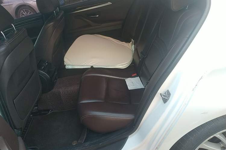 Used BMW 5 Series 2014 525Li Luxury Design Package Left Rear Seat